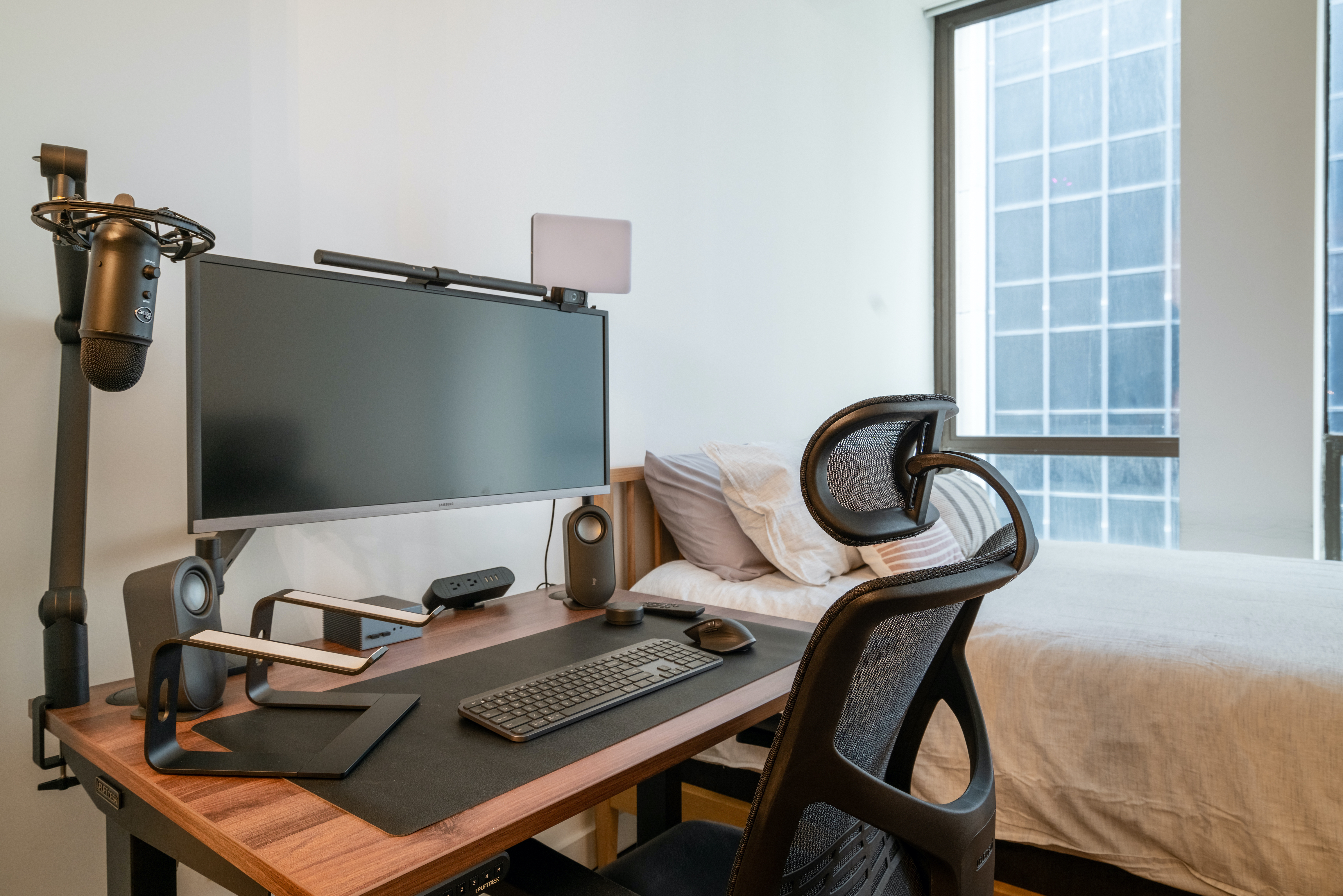 FiDi Studio w/ Work Setup - 10254 Monthly Rentals and Extended Stay ...