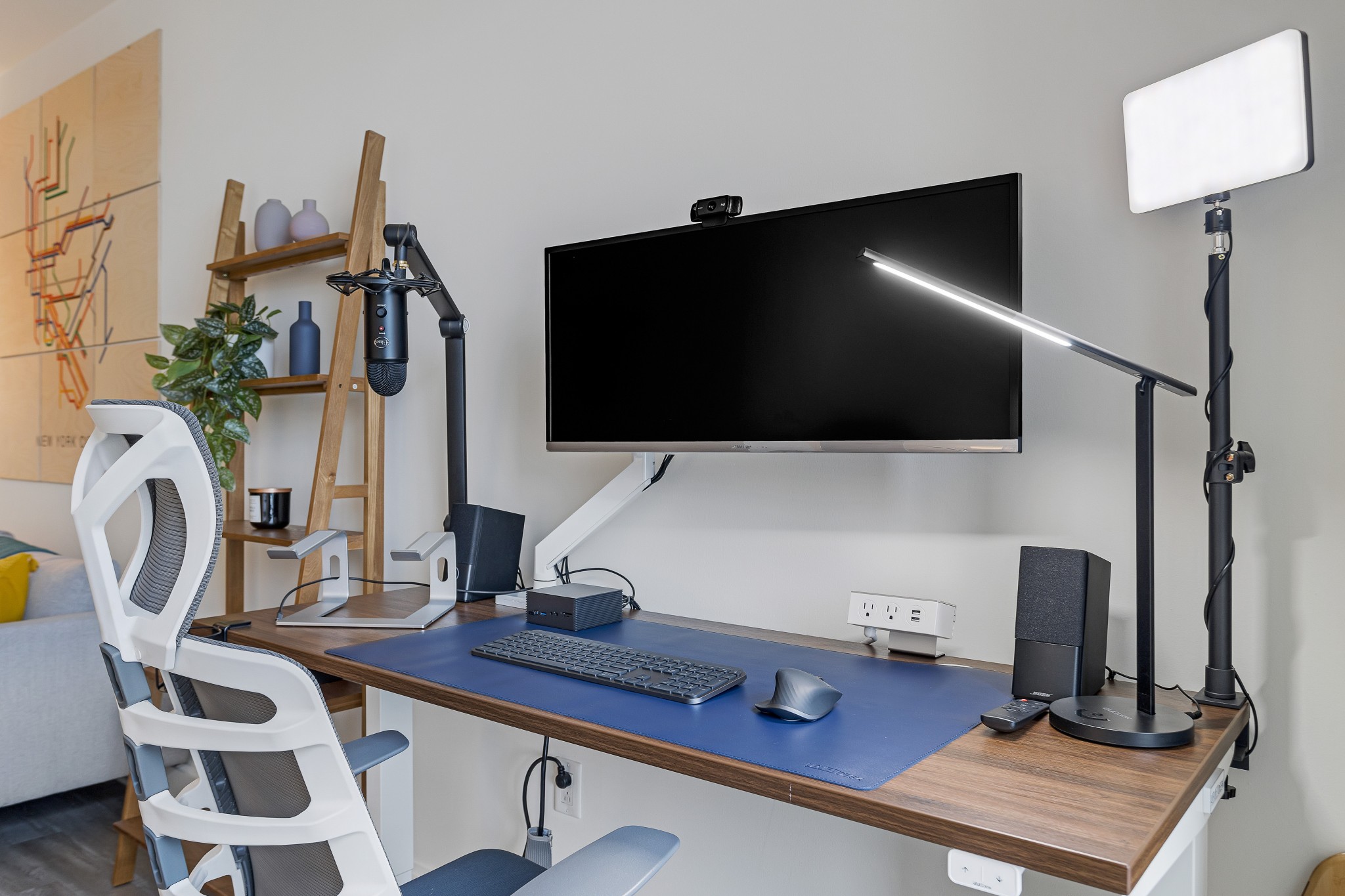 FiDi Studio w/ Work Setup - 11431 Monthly Rentals and Extended Stay ...