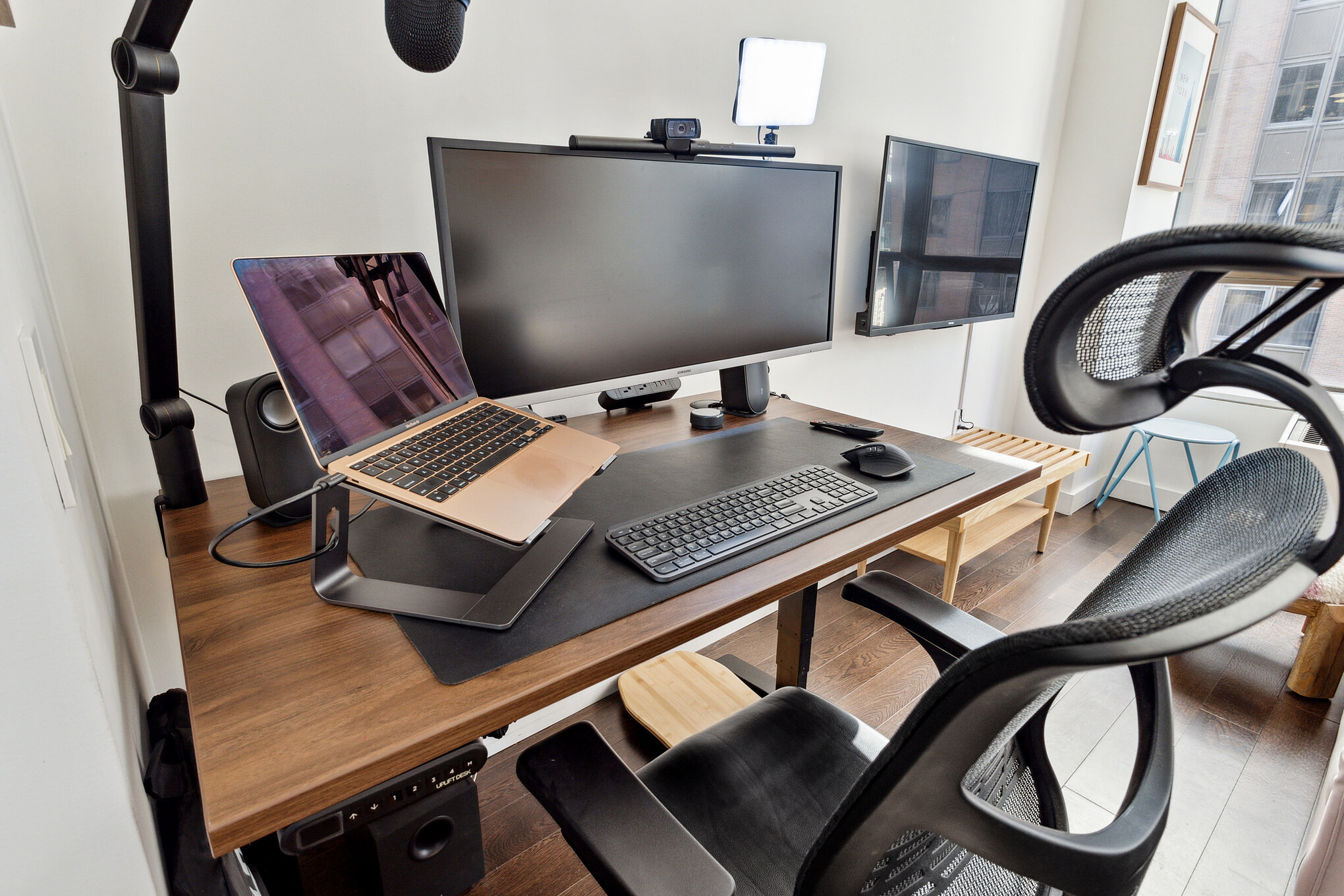 FiDi Studio with Work Setup - 8827 Monthly Rentals and Extended Stay ...