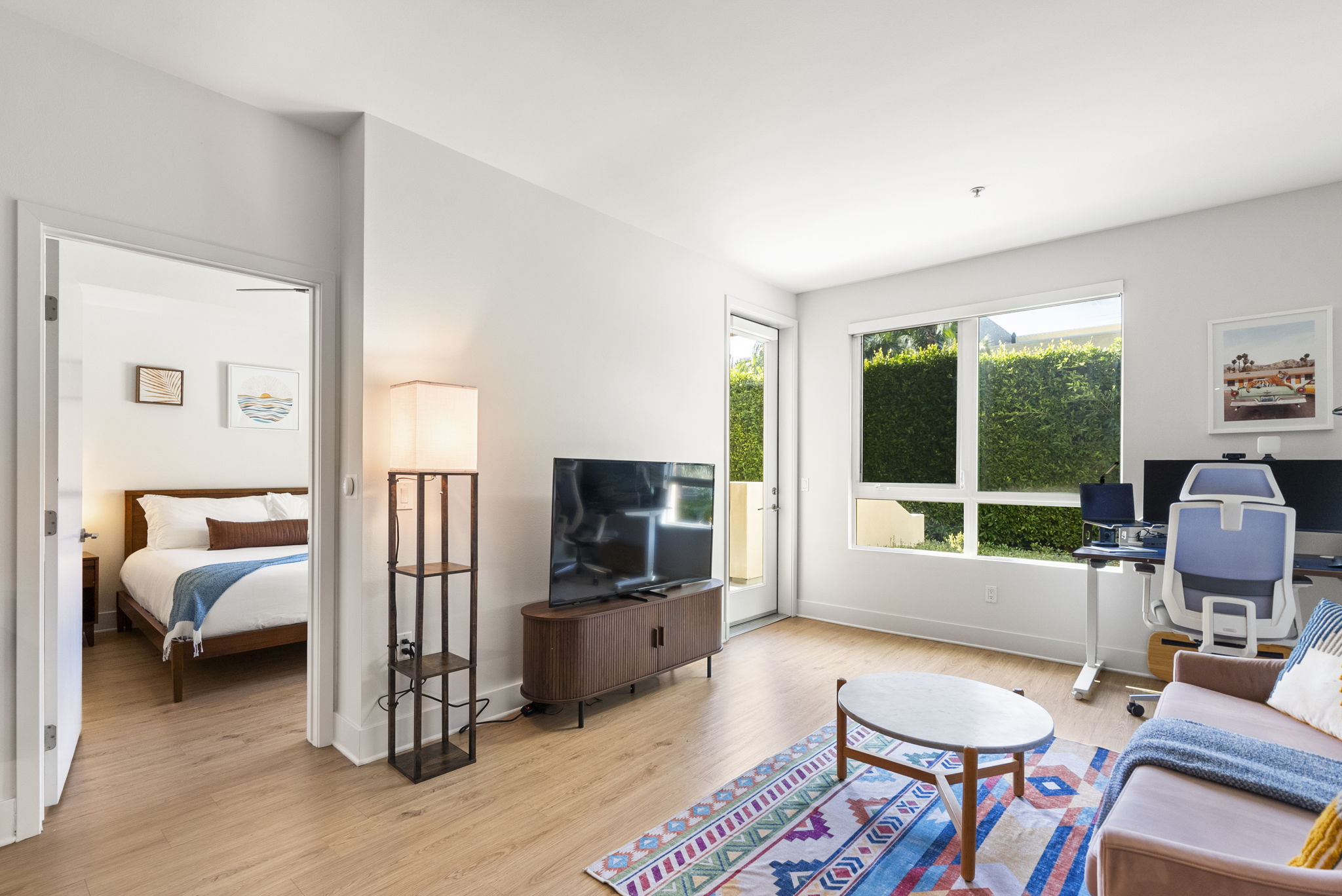 Luxurious Amenities And Home Office Setup - Exquisite Coastal Retreat - Los Angeles, CA